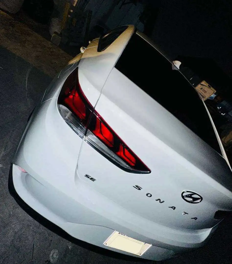 Hyundai Elantra Executive Grey
